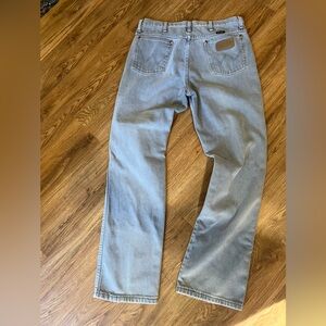 Wranglers Light Wash Jeans - Classic Straight Leg
